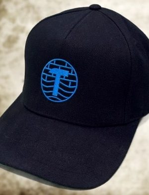 cap mütze gesticktes logo in blau als Kreis form