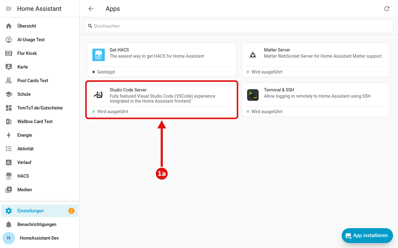 Liste der installierten Apps, die Kachel „Studio Code Server“ ist rot eingerahmt und mit einem Pfeil markiert.