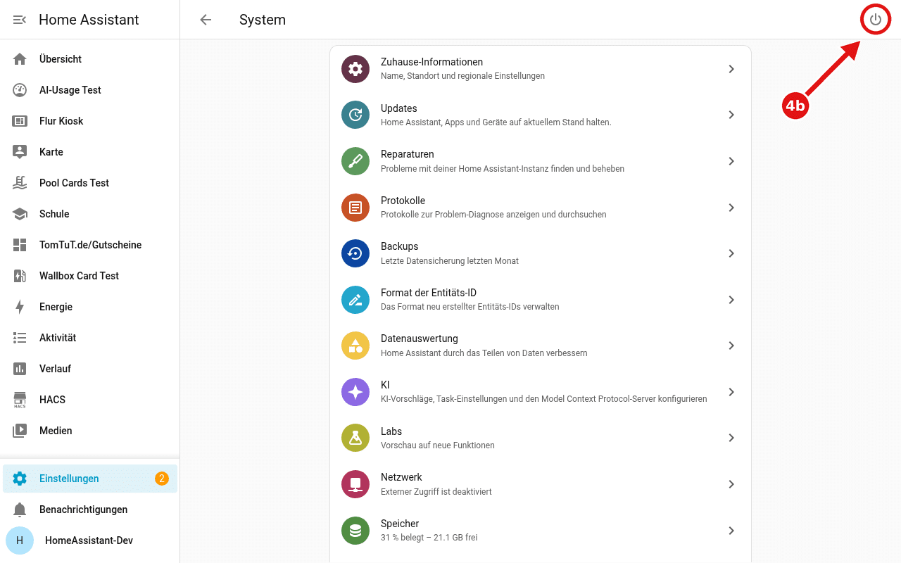 Seite „System“, das Ein/Aus-Symbol oben rechts ist rot eingekreist.